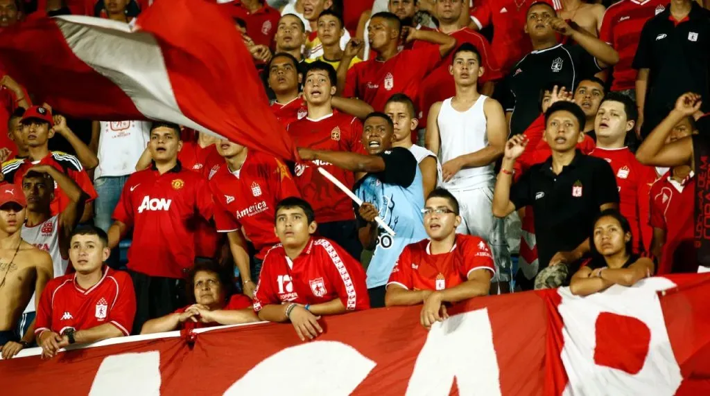 Hinchas de América de Cali. (Foto: Vizzor Image)