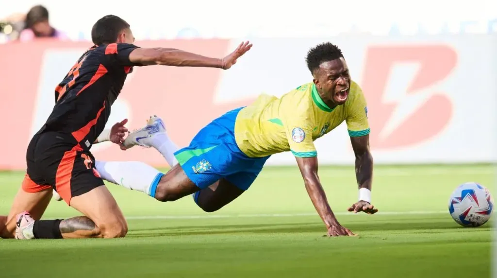 El penal que no le pitaron a Vinicius Jr vs. Colombia. (Foto: Imago)