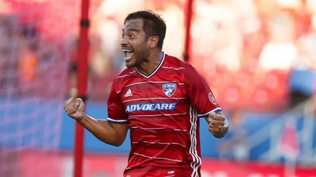 FC Dallas Signs Forward Carlos Ruiz