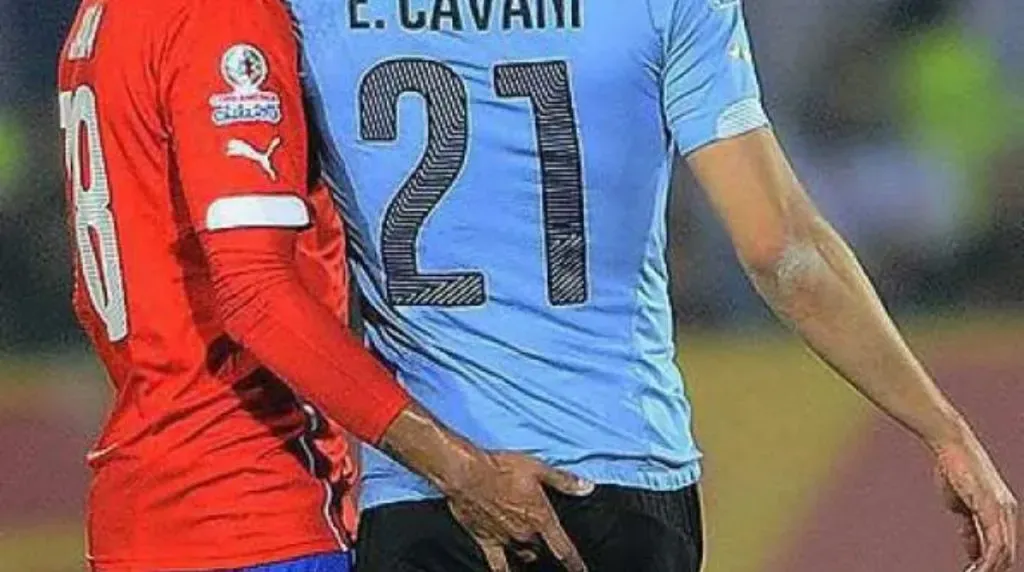 Jara sticks it to Cavani (Getty Images)