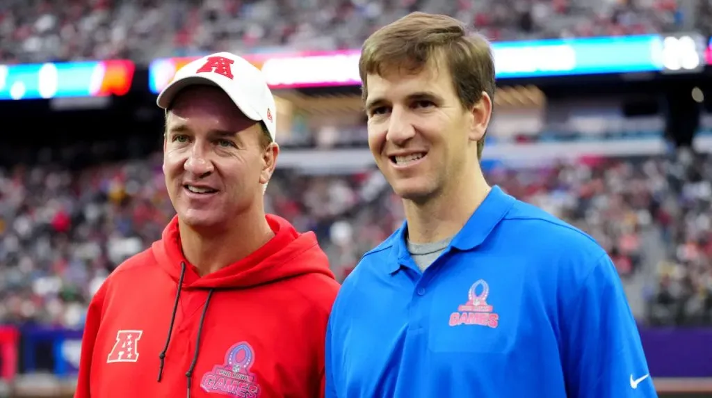 Peyton Manning (left) with his brother Eli (right) during the 2023 NFL Pro Bowl games