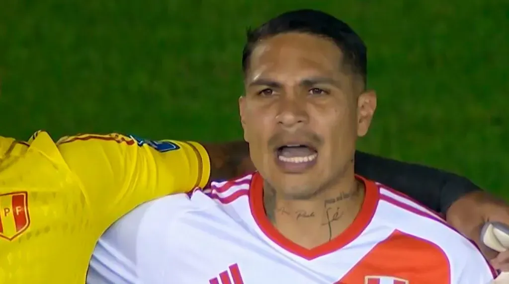 Paolo Guerrero lloró al entonar el himno en el Perú vs. Paraguay. Fuente: Captura de pantalla.