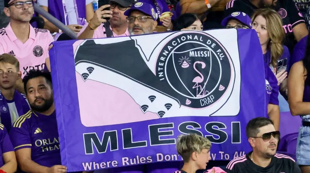 Pancarta contra Lionel Messi en la MLS (Foto: Getty Images)