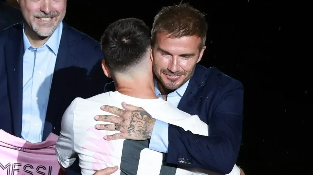 Lionel Messi y David Beckham en el día de la presentación del ’10’ argentino (Foto: Getty Images)