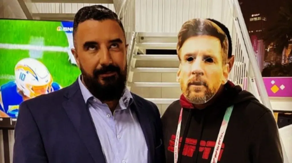 Álvaro Morales y Leo Messi.