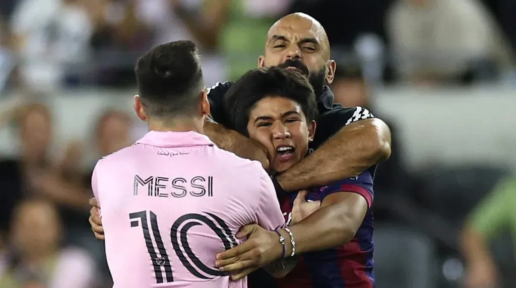 Lionel Messi y su guardaespaldas, Yassine Cheuko. (Foto: Getty Images)
