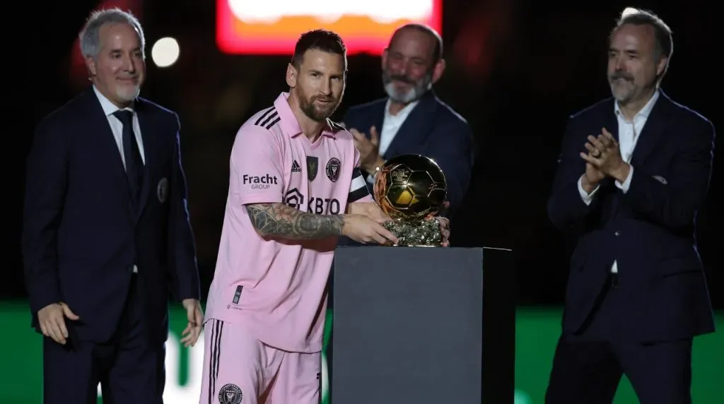 Messi presentó su octavo Balón de Oro en el estadio de Inter Miami. (Foto: Getty Images)