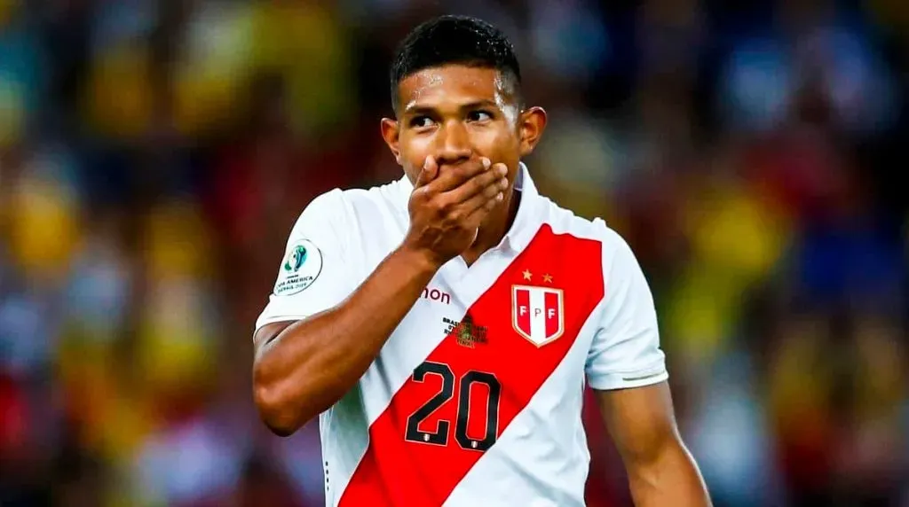 Edison Flores jugando para Perú. (Foto: IMAGO)