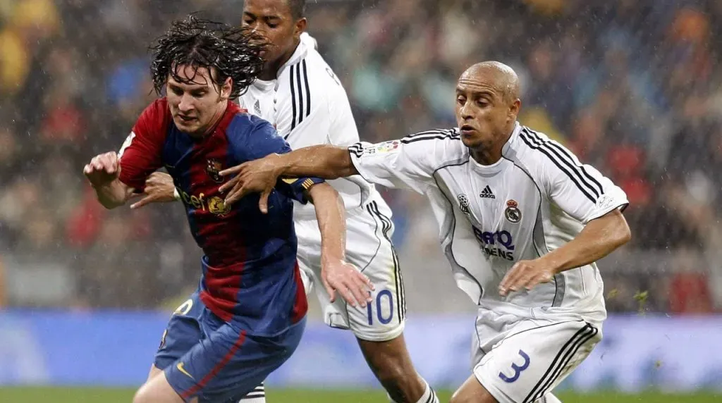 Lionel Messi y Roberto Carlos. (Foto: Imago)