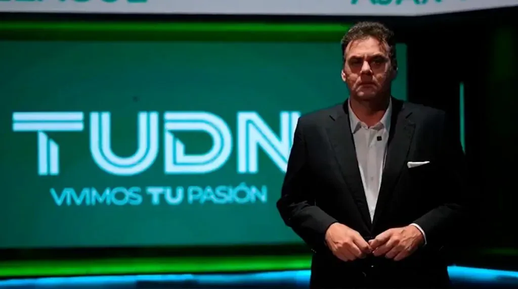 David Faitelson, completamente enajenado con el cambio de rumbo [Foto: Getty]