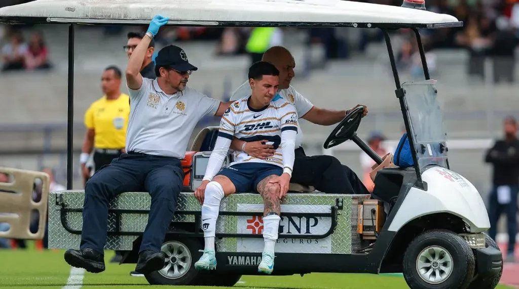 Leo Suárez estará de baja durante un largo tiempo en Pumas (Getty)