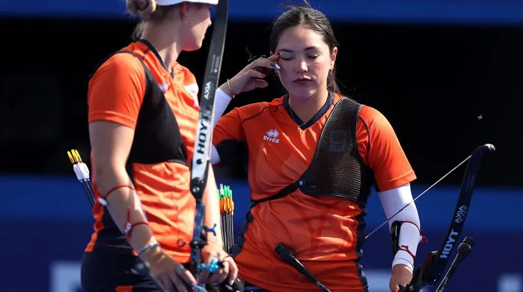 Gabriela Bayardo, afligida tras quedarse sin medalla en París 2024 [Foto: Getty Images]