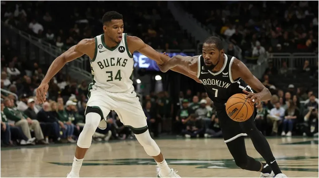 Giannis Antetokounmpo y Kevin Durant (Foto: Stacy Revere | Getty Images)