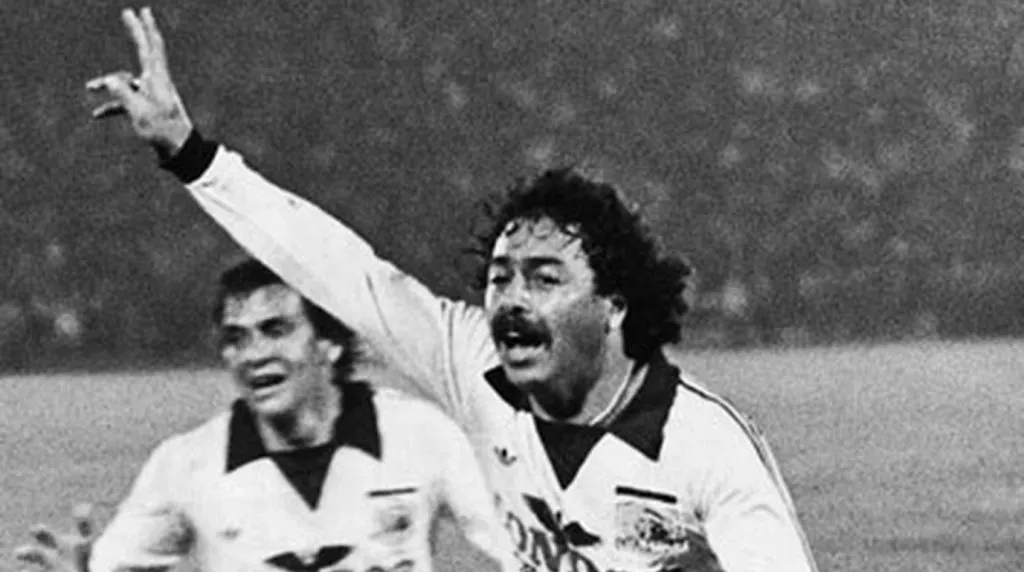 Carlos Caszely anotó 208 goles con la camiseta de Colo Colo. | Foto: Archivo.