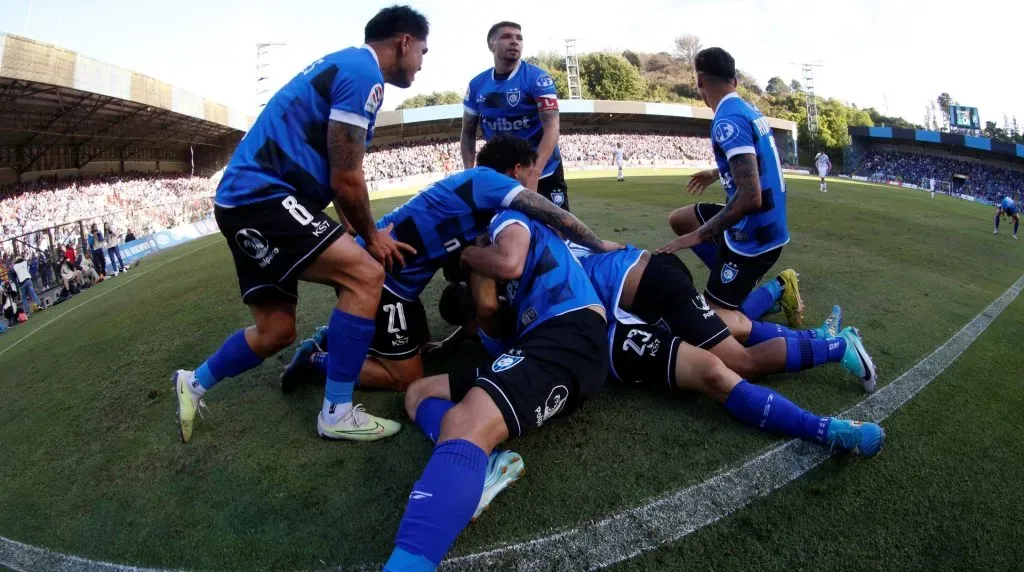 Huachipato festeja el tercer título de su historia.