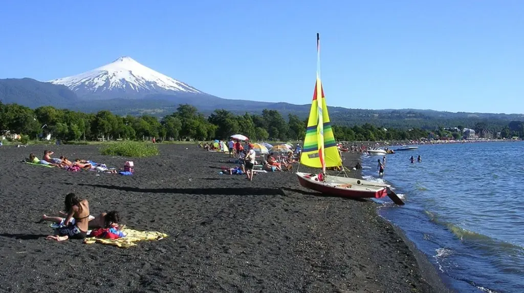 Playa de Pucón (fuente: Pucon.com)