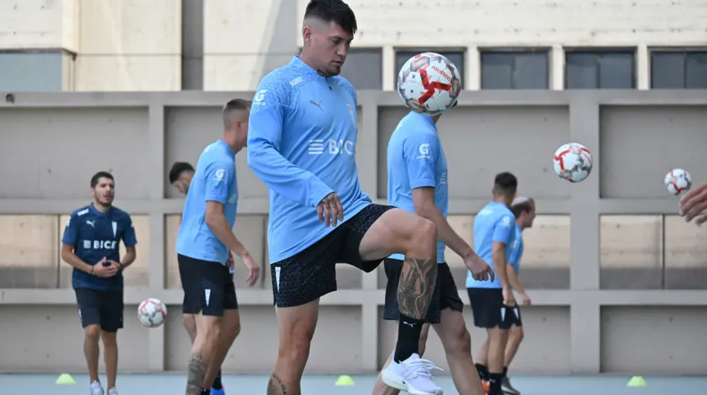Nico Castillo en un ejercicio de activación durante la pretemporada en Perú. (Foto: Cruzados SADP).