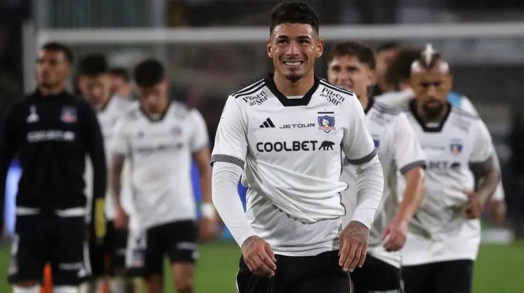 Alan Saldivia ha sido figura en Colo Colo esta temporada y suma un nuevo interesado, ahora en Italia. Foto: Photosport.