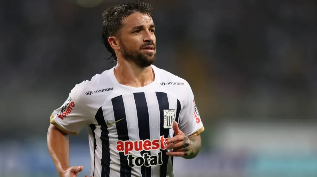 Gabriel Costa se acerca a la U crema.