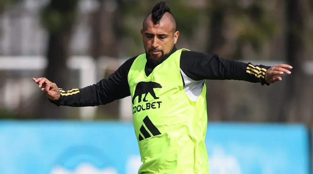 Arturo Vidal será titular en Colo Colo ante River.