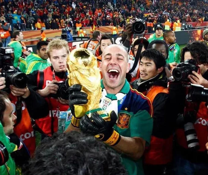 Aunque no sumó minutos oficiales, Pepe Reina fue campeón mundial con España en 2010.