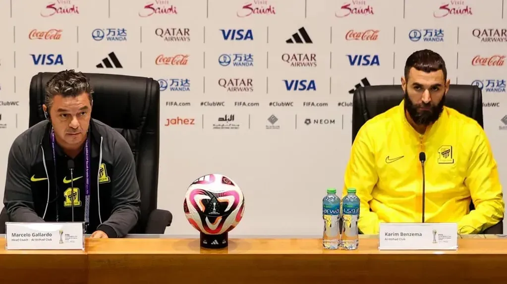 Marcelo Gallardo junto a Karim Benzema en el Mundial de Clubes. FIFA.com.