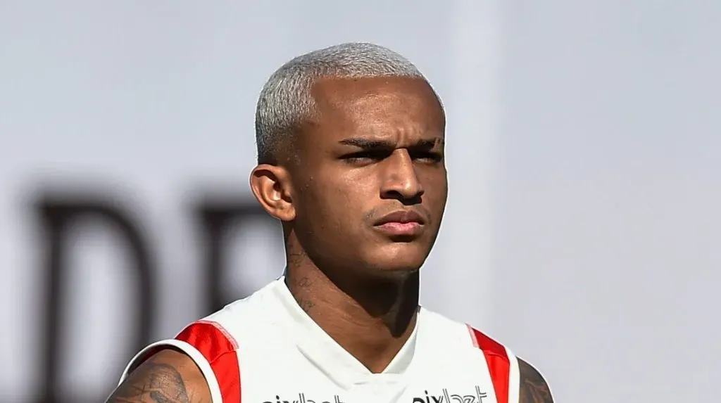 Wesley deve ser negociado na Inglaterra. Marcelo Cortes / Flamengo