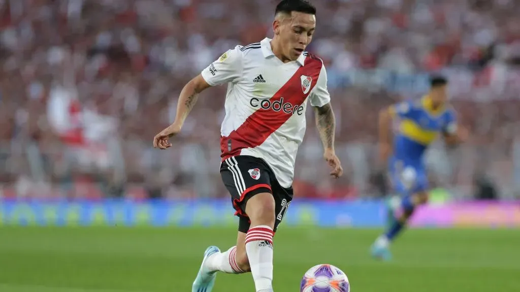 Esequiel Barco durante el Superclásico ante Boca. (Foto: Getty)