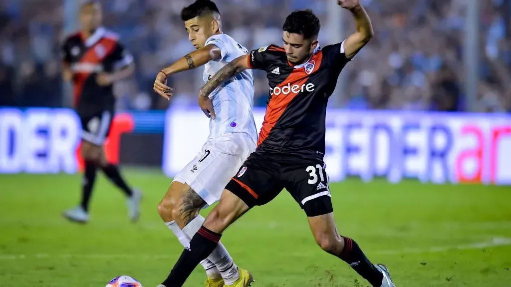 Santiago Simón podría empezar a jugar de 4 en River