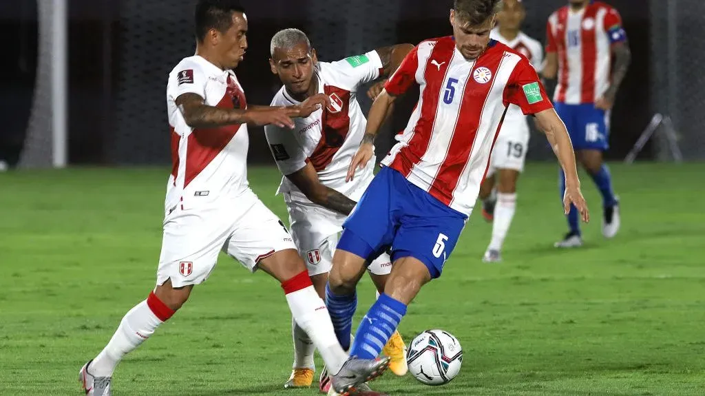 Gastón Giménez jugando para la Selección de Paraguay. // Getty