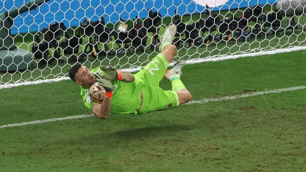 Emiliano Martínez durante la final de la Copa del Mundo // Getty