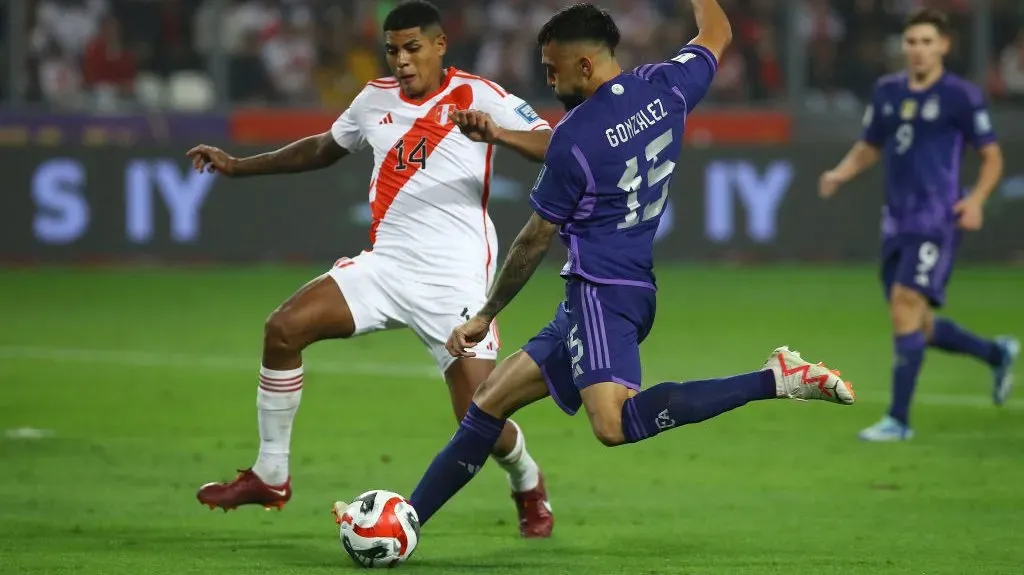 Nicolás González ante Perú. (Getty)