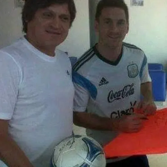 Lobito junto a Lionel Andrés Messi. (Foto: Gentileza Mario Lobo).