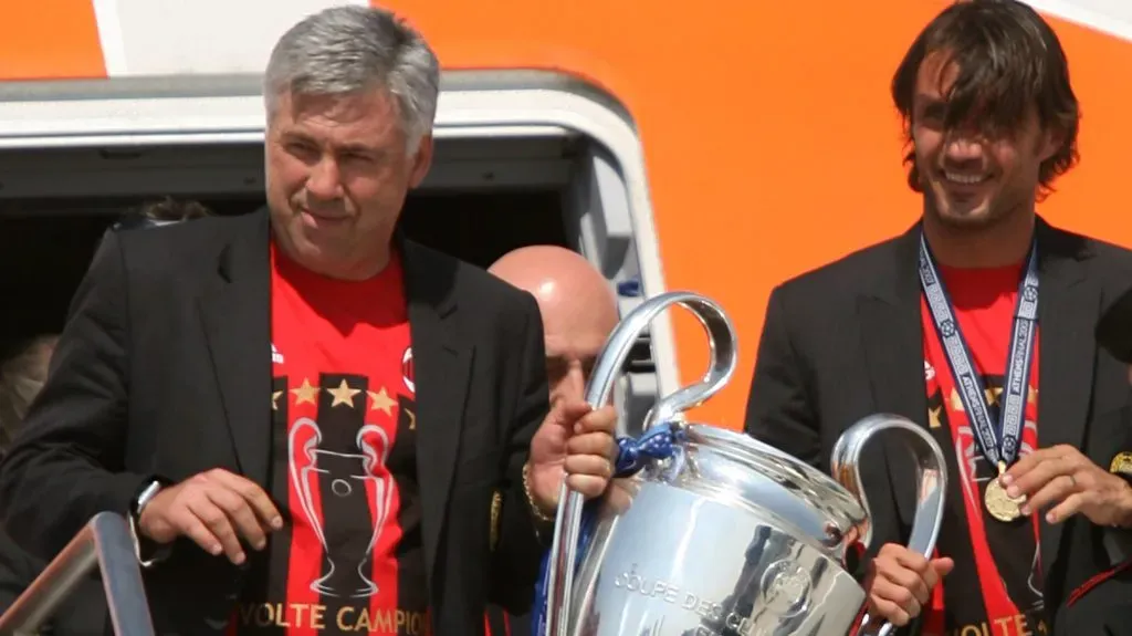 Maldini con la Liga de Campeones.