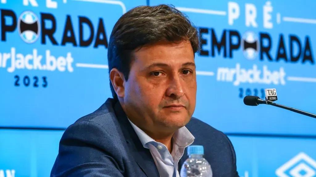 O presidente do Grêmio, Alberto Guerra, terá que pagar bônus a Suárez – Foto: : Lucas Uebel – FBPA