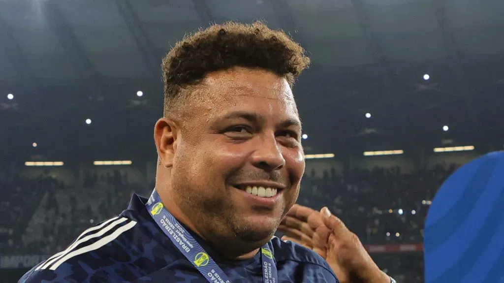 Ronaldo dirigente do Cruzeiro em ação pelo clube – Foto: Junio/AGIF