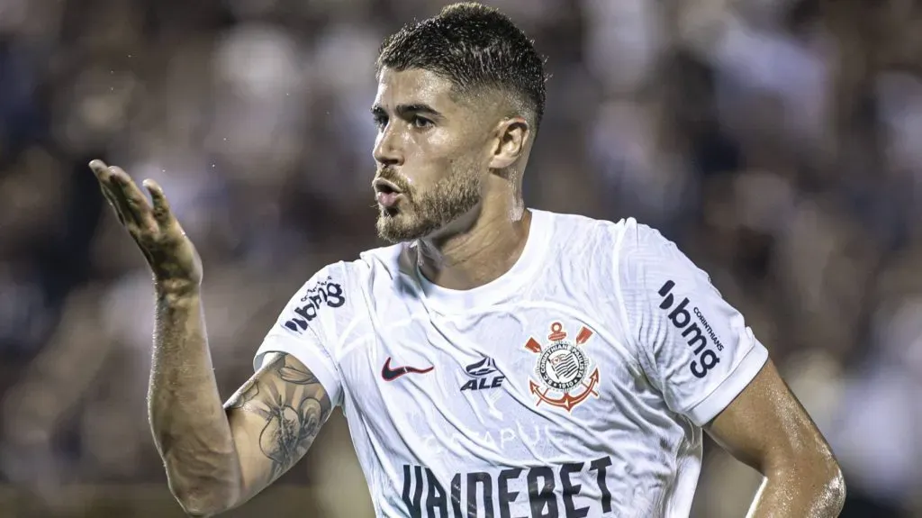 Pedro Raul foi titular contra o Red Bull Bragantino pela Sul-Americana – Foto: IMAGO/Sports Press Photo.