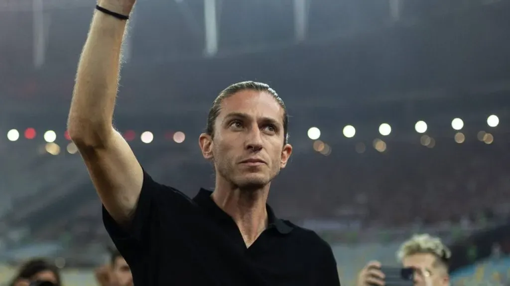 Foto: IMAGO / ZUMA Press Wire – Filipe Luís gesticula antes da partida contra o Corinthians pela Copa do Brasil 2024.