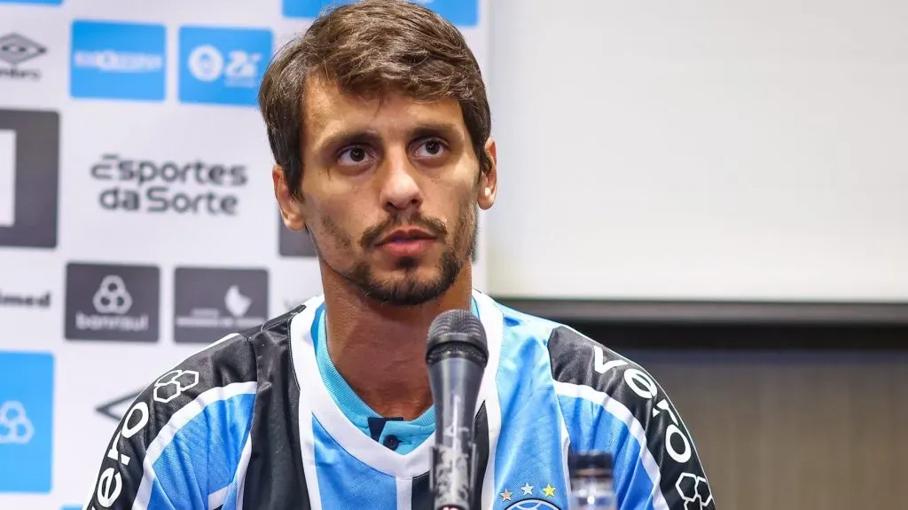 Rodrigo Caio em coletiva pelo Grêmio - FOTO: LUCAS UEBEL/GREMIO FBPA.