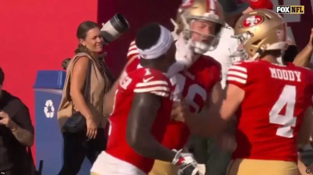 Deebo Samuel hitting Taybor Pepper during the 49ers vs. Buccaneers game