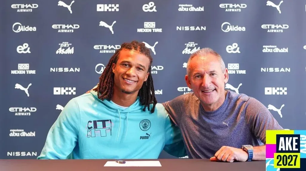 Nathan Ake renovó hasta 2027 con el Manchester City