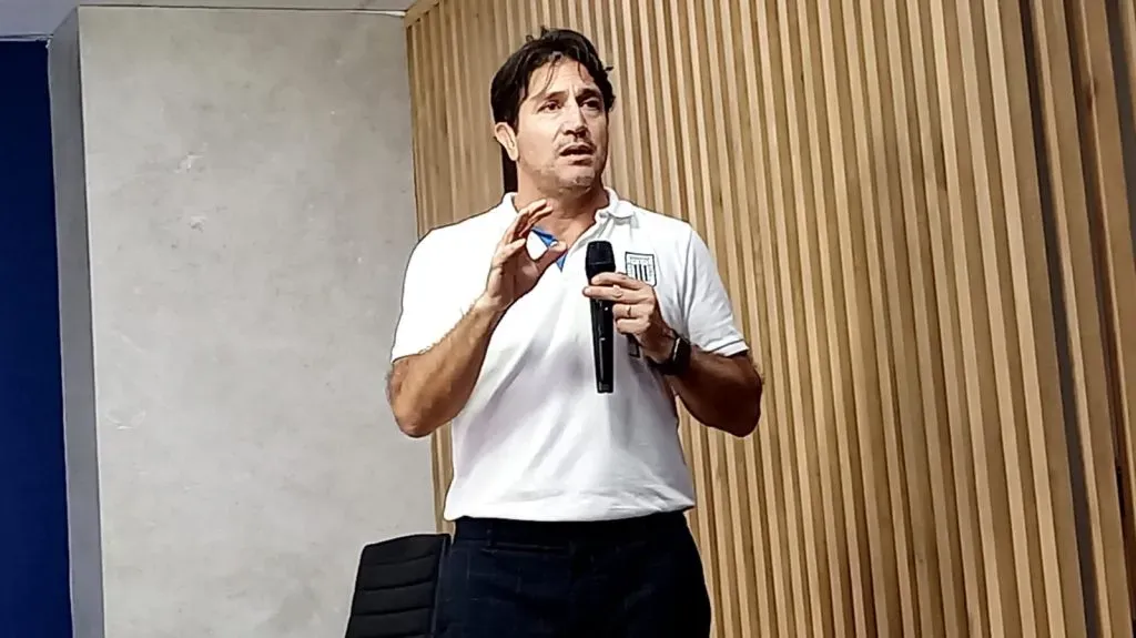 Bruno Marioni declara ante los medios de comunicación. (Foto: Twitter).