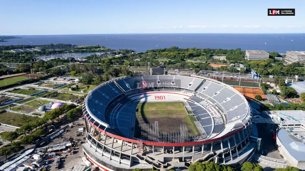 Se espera que el campo de juego del Monumental pueda estar recuperado para el primer partido que River juegue de local en 2024 (FOTOS: Sebastián Rodeiro/La Página Millonaria).