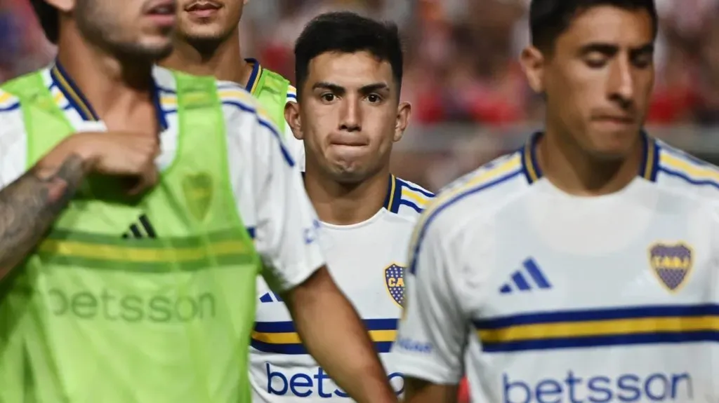 Otro flojo partido de Alan Velasco.