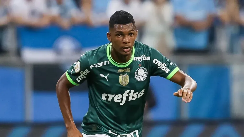 Destaque do Palmeiras firma novo acordo milionário e pode se tornar a próxima venda ‘nível Endrick’ (Photo by Pedro H. Tesch/Getty Images)