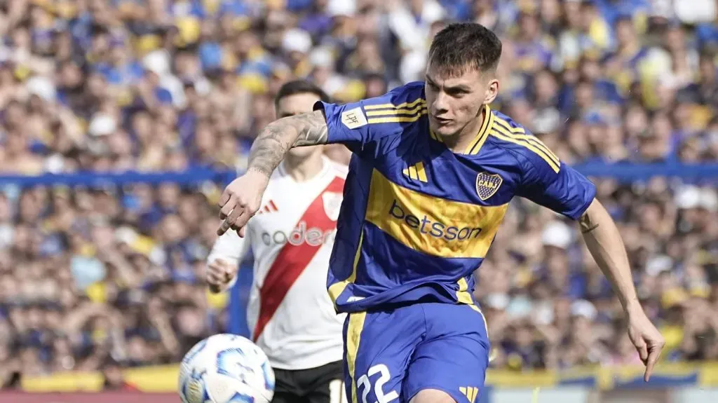 Kevin Zenón no clássico contra o River Plate