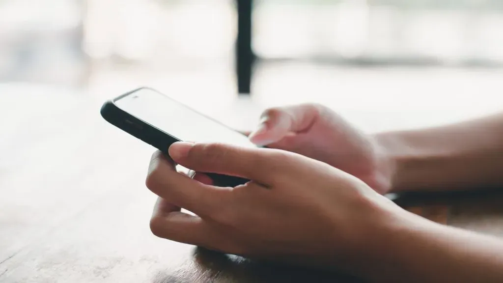 Se você prefere apostar pelo celular, precisa conhecer o aplicativo da Parimatch (Crédito: iStock)