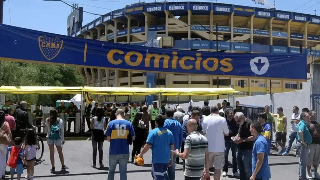 En 2019, las elecciones fueron en el playón de estacionamiento aledaño al estadio.