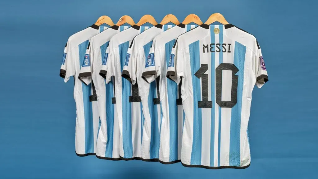Seis camisetas de Messi estarán en subasta del 30 de noviembre al 14 de diciembre.