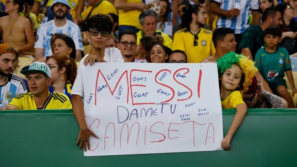 “Messi dame tu camiseta”, el pedido de un niño en el Maracaná (Getty Images).